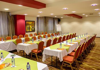 Maxlot Hotel Accra Esterno foto