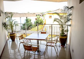 Maxlot Hotel Accra Esterno foto