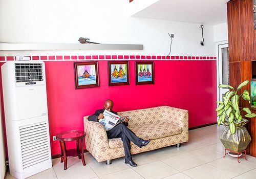 Maxlot Hotel Accra Esterno foto