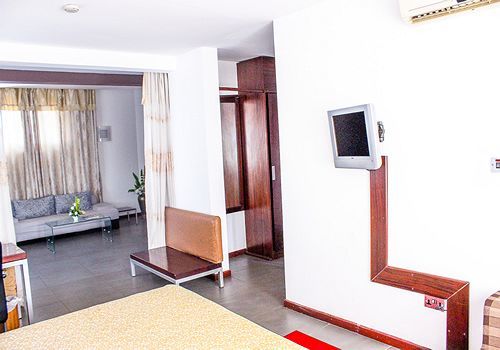 Maxlot Hotel Accra Esterno foto